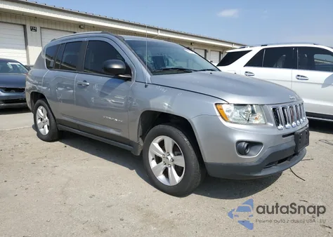 2016 Jeep Compass Sport z USA, uszkodzony, nr VIN 1C4NJDBB9GD713409